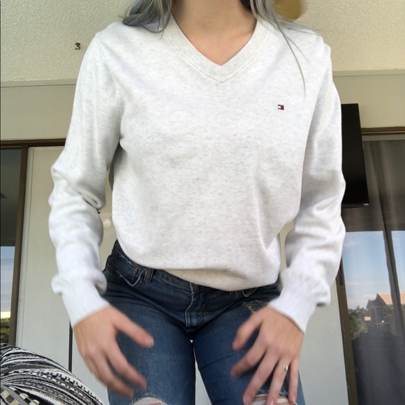 Vintage Tommy Hilfiger light grey sweater - Picture 3 of 4